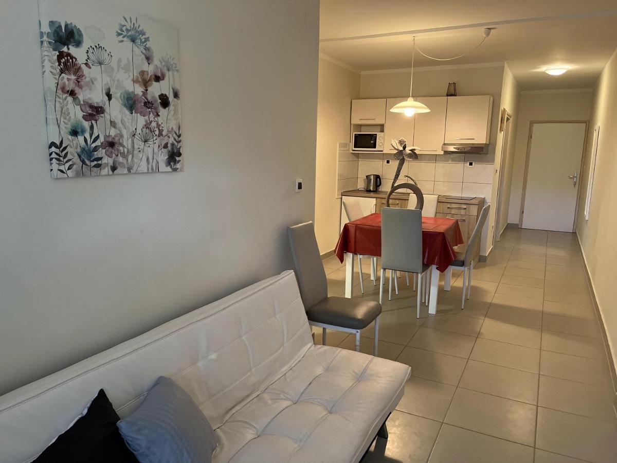 Apartmani Ivica Krk Town Exterior photo